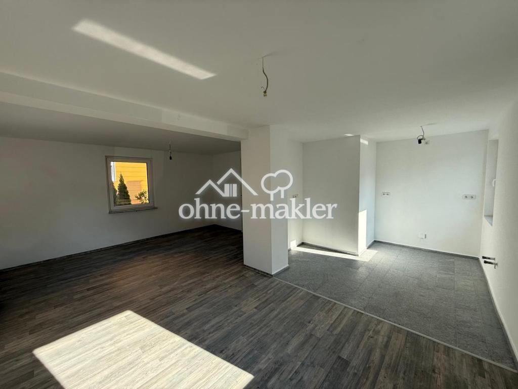 Modernisiertes Einfamilienhaus mit separatem Wohnbereich und großem Garten in Lonnerstadt - Photo 1