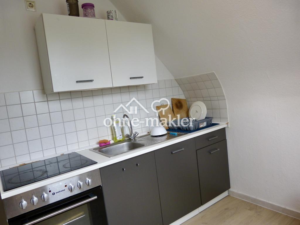 Helle Dachgeschosswohnung mit Einbauküche – perfekt für Paare, Singles oder WG - Foto 4