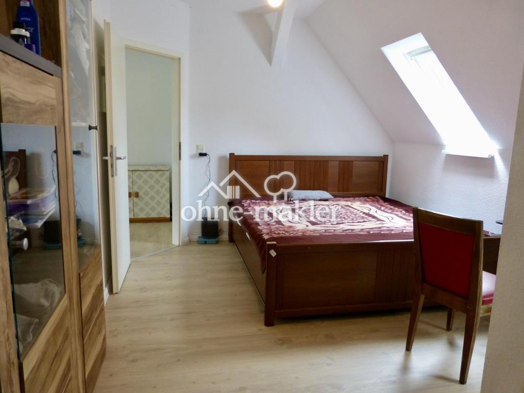 Helle Dachgeschosswohnung mit Einbauküche – perfekt für Paare, Singles oder WG - Foto 3