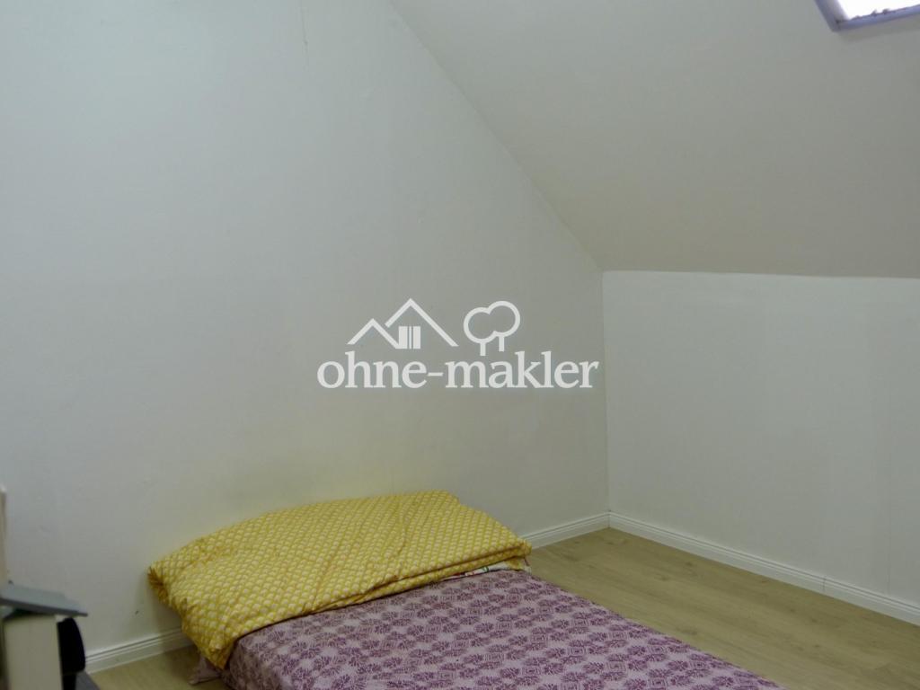 Helle Dachgeschosswohnung mit Einbauküche – perfekt für Paare, Singles oder WG - Foto 2