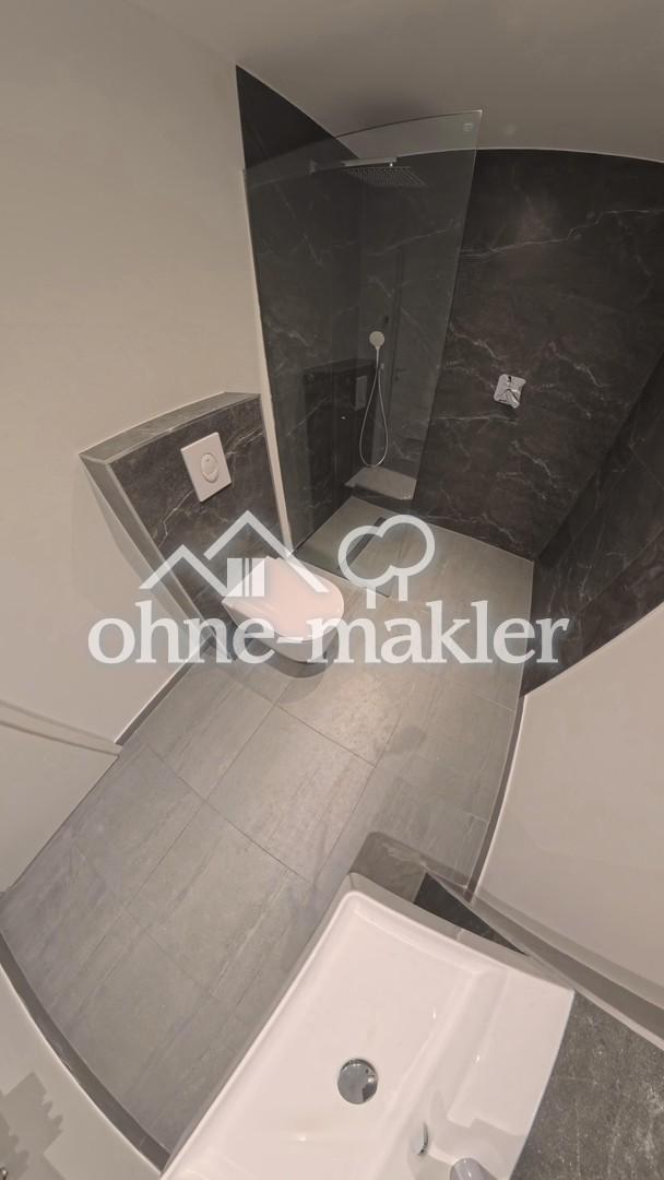 Moderne 3 Zimmer WHG mit Balkon in zentraler Lage - Photo 2