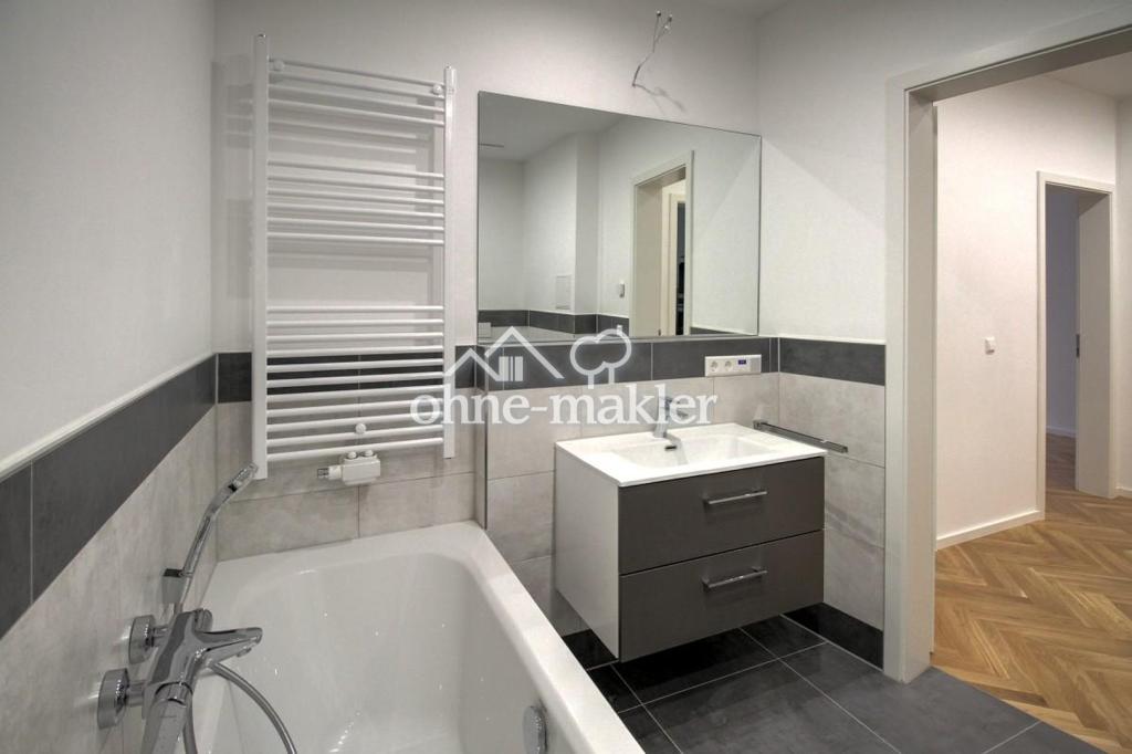 Neu sanierte 2-Zimmer-Wohnung mit Luxus-Einbauküche und Balkon - Foto 4