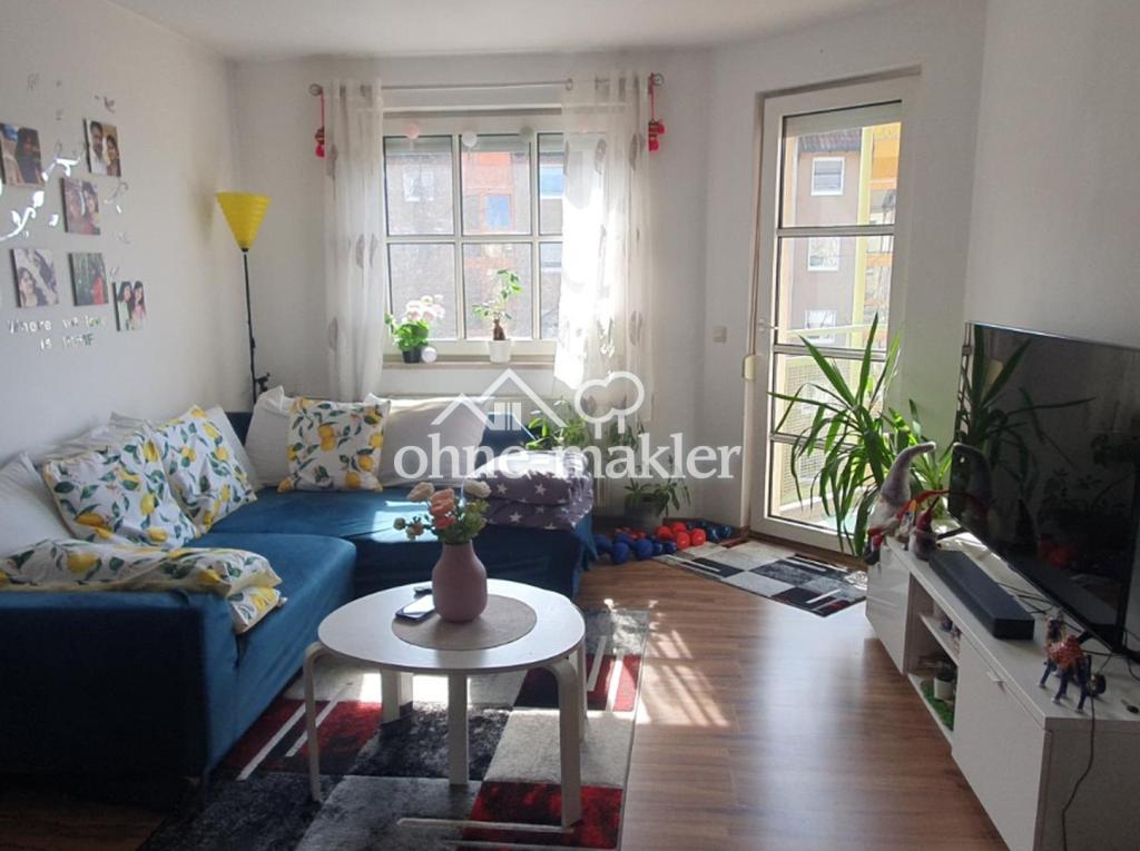 Lichtdurchflutete 2-Zimmer-Wohnung mit Südbalkon – teil­möbliert, 3. OG mit Aufzug in Gostenhof - Photo 1