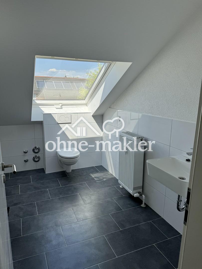 Sanierte 3-Zimmer-Dachgeschosswohnung mit Dachterrasse und Tiefgaragenplatz - Photo 3