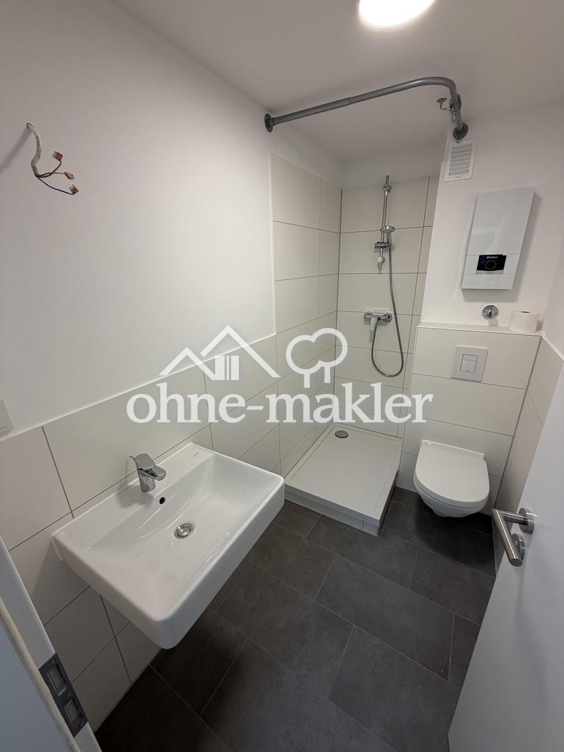 Erstbezug nach Kernsanierung: Moderne 2‑Zimmer Wohnung mit Sonnenbalkon & neuer Einbauküche in Rath - Photo 3