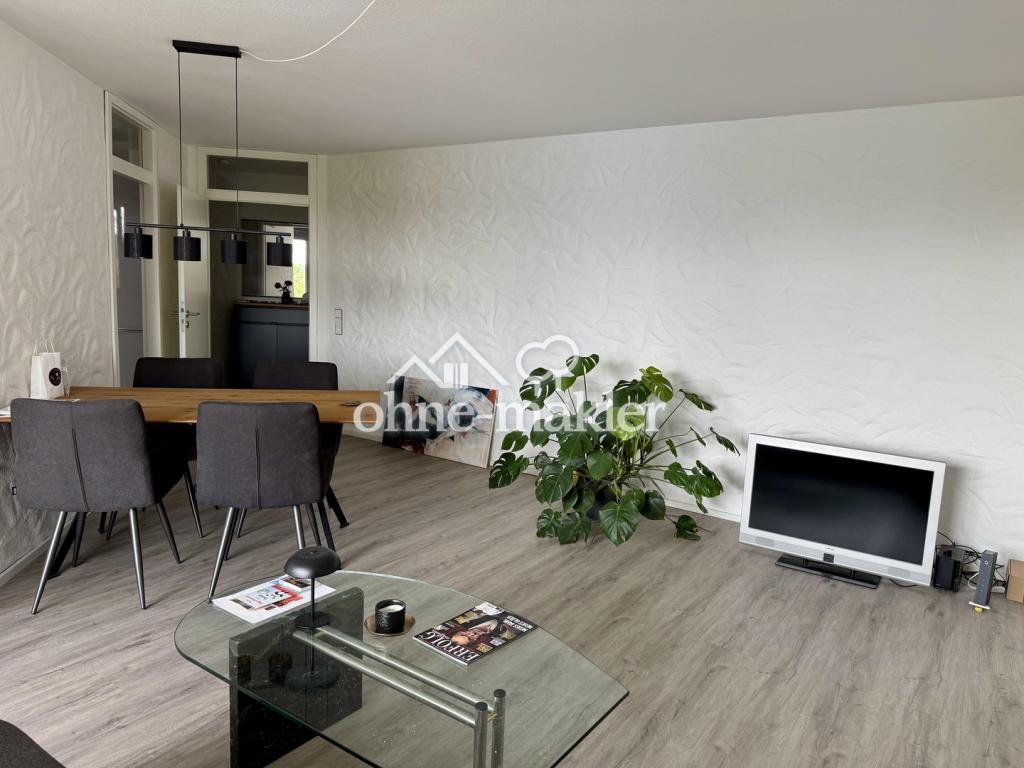 Modernisierte 2-Zimmer-Wohnung mit Balkon, Einbauküche und Tiefgaragenstellplatz - Photo 2