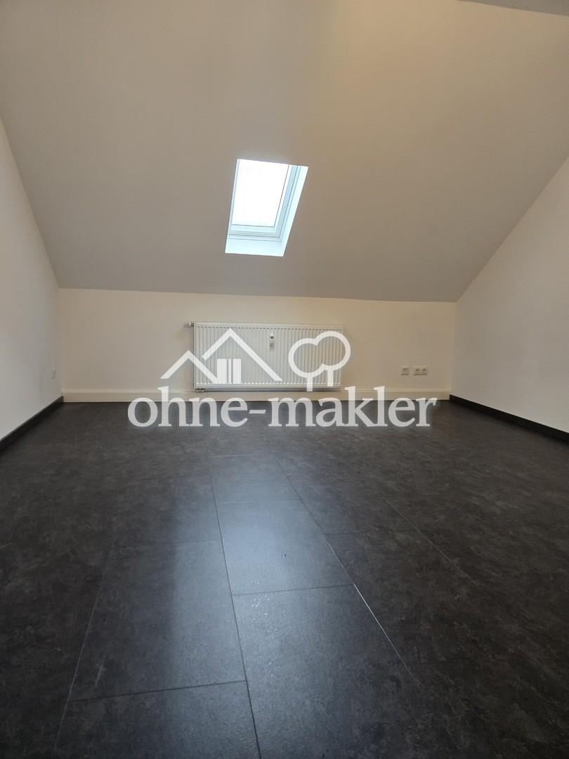 WG-geeignete helle 3-Zimmer-Dachgeschoss-Wohnung, Einbauküche - Foto 4