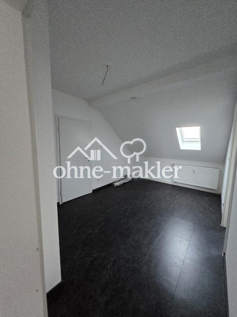 WG-geeignete helle 3-Zimmer-Dachgeschoss-Wohnung, Einbauküche - Foto 3