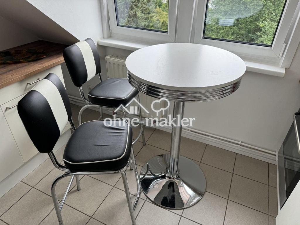 Möblierte Wohlfühl-Dachgeschosswohnung für nachweislich zeitlich befristeten Aufenthalt - Photo 3