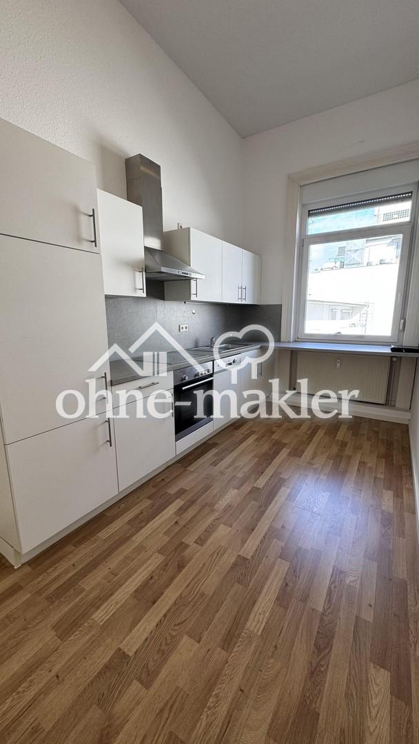 ERSTKLASSIGE, TOP RENOVIERTE STADTWOHNUNG * EBK * MODERNES TAGESLICHTBAD * PARKETT * STUCKDECKE - Photo 2