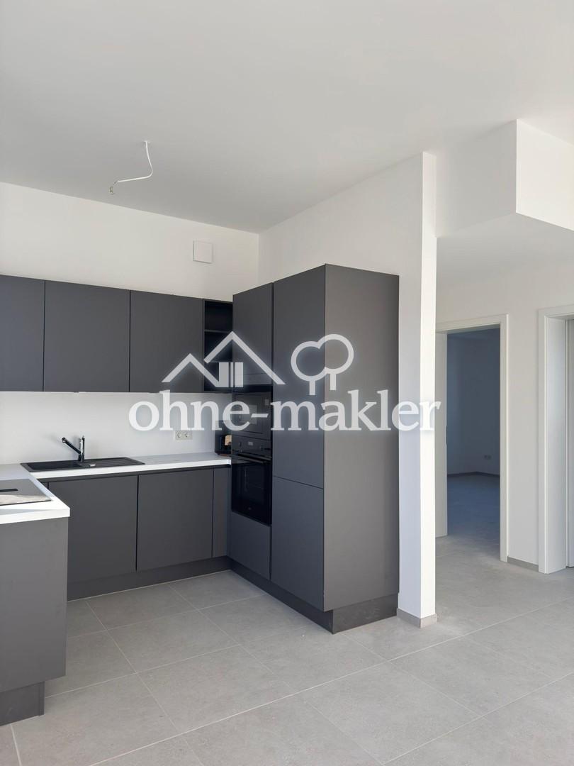 Lichtdurchflutete, moderne 3-Zi-Wohnung mit EBK, Balkon und Gäste-WC - Energieeffizienzklasse A+ - Photo 2