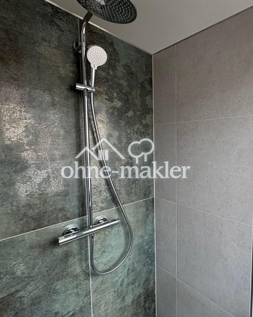 Lichtdurchflutete, moderne 3-Zi-Wohnung mit EBK, Balkon und Gäste-WC - Energieeffizienzklasse A+ - Photo 3