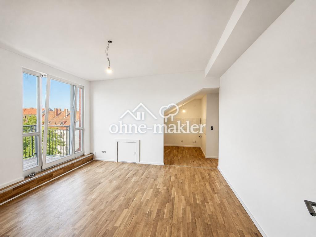 Erstbezug nach Dachausbau: Helle 2-Zimmer-Wohnung mit Einbauküche und Balkon - Photo 2