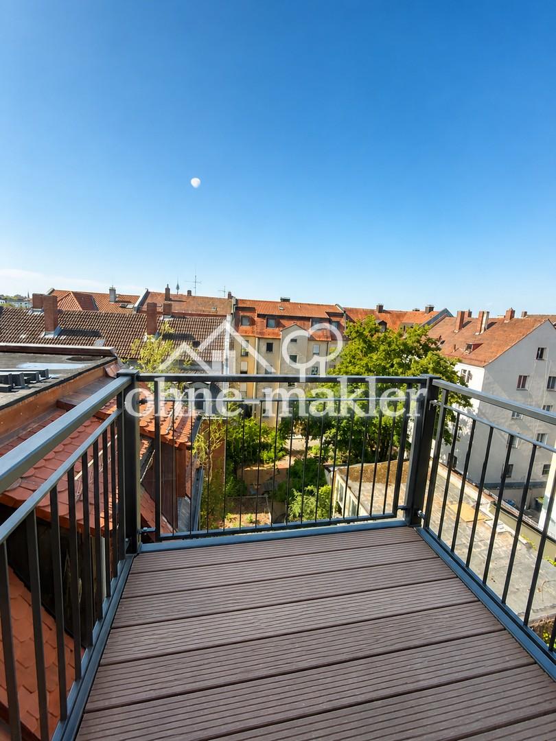 Erstbezug nach Dachausbau: Helle 2-Zimmer-Wohnung mit Einbauküche und Balkon - Photo 4