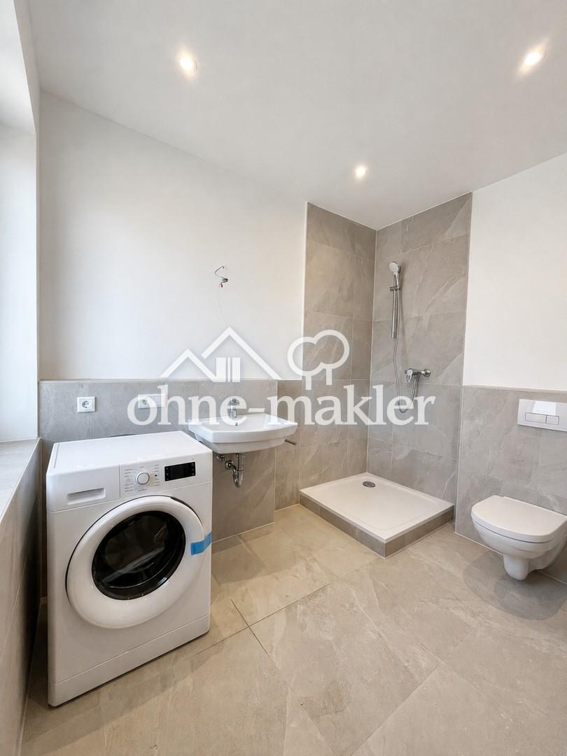 Erstbezug nach Kernsanierung | Moderne 3 Zimmer Wohnung mit Einbauküche - Photo 2