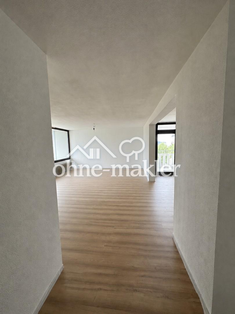 Erstbezug nach Sanierung – 3,5-Zimmer-Wohnung mit Einbauküche - Photo 2