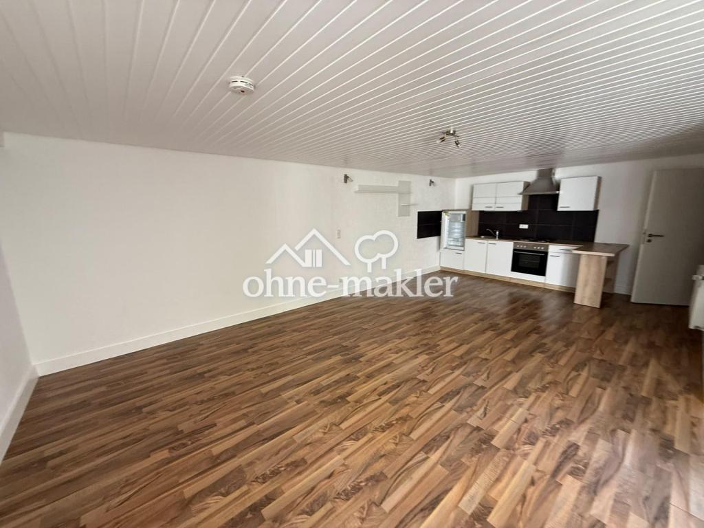 Helle Kellerwohnung mit Einbauküche und kleiner Terrasse - Foto 3