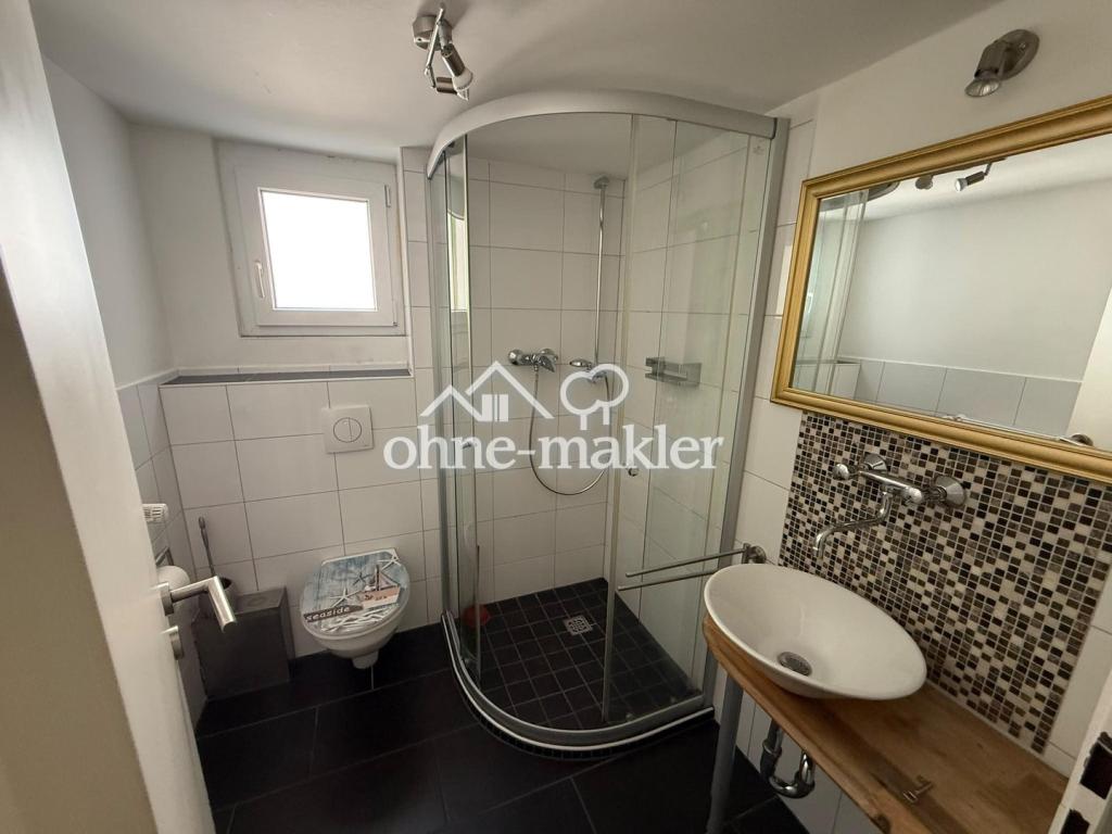 Helle Kellerwohnung mit Einbauküche und kleiner Terrasse - Foto 4
