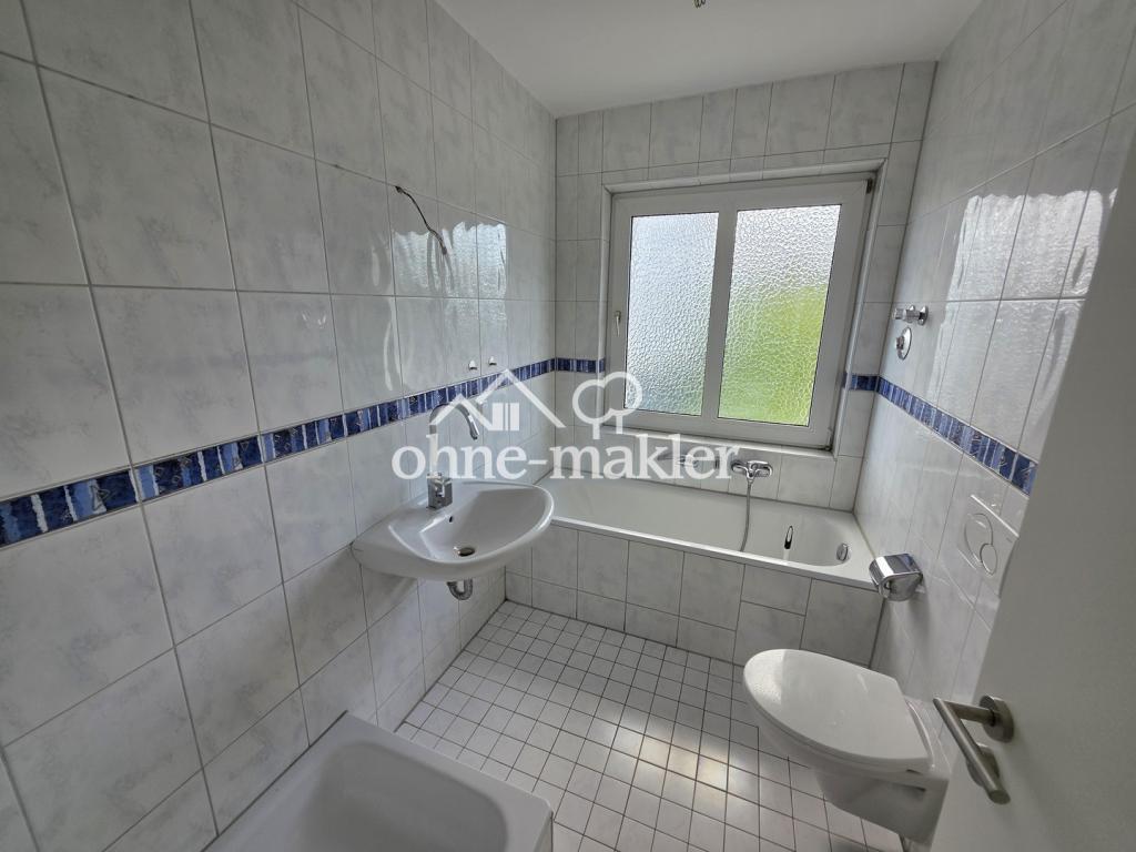 Erstbezug nach Sanierung 2,5 Raum, Citylage, Balkon, Bad: Wanne + Dusche + Fenster - Photo 2