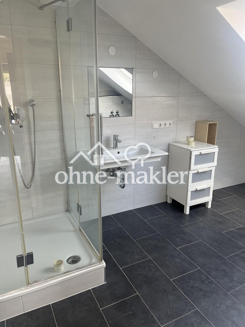 Wohnen am Rhein: Helle 3,5-Zimmer-Dachgeschosswohnung mit optimaler S-Bahn-Anbindung - Photo 2