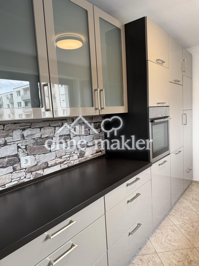 Modernisierte 4,5 Zimmer Wohnung mit Balkon, EBK und TG-Box in begehrter Wohnlage von Sindelfingen - Photo 2