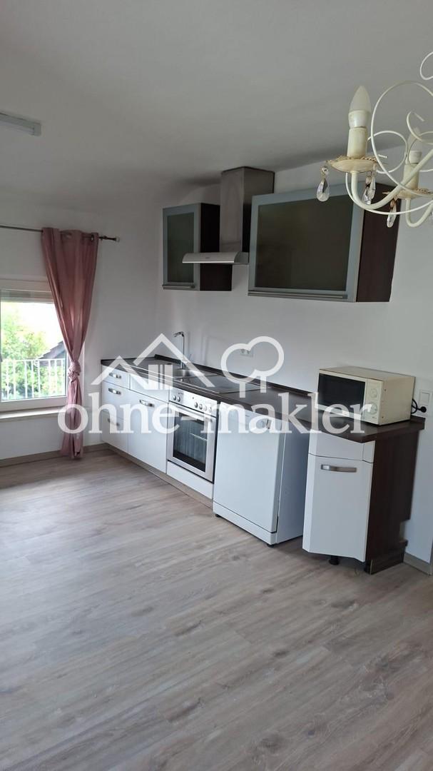 Renovierte 3-Zimmer-Dachgeschosswohnung mit Einbauküche in Erlensee – ab sofort verfügbar - Photo 1