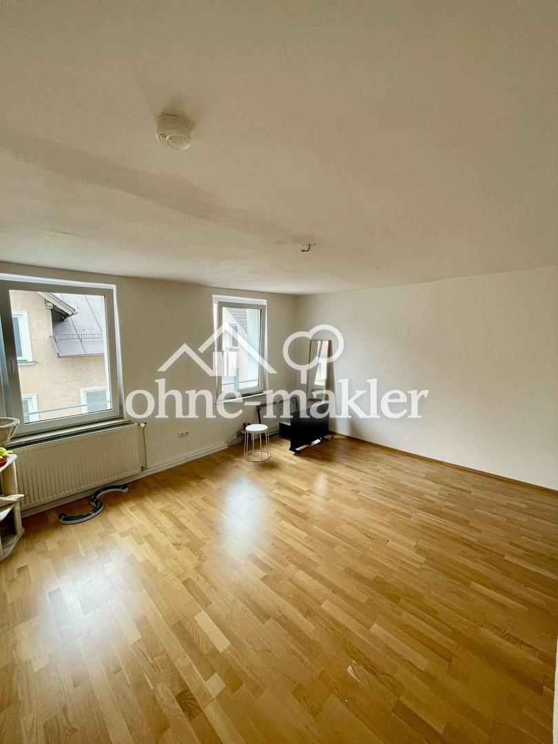 Zentral wohnen mit Weitblick – charmante Dachgeschosswohnung mit Balkon - Photo 2