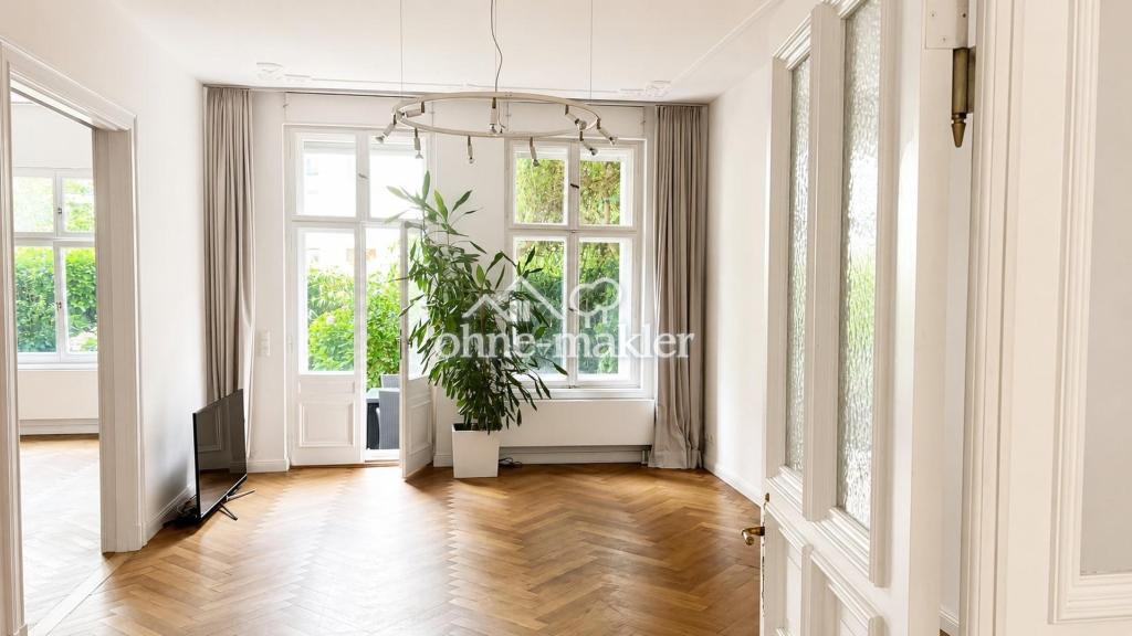 GROßZÜGIGE ALTBAUWOHNUNG MIT PRIVATER TERRASSE UND EIGENEM GARTEN - Photo 1