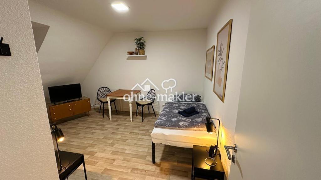 Helle 2-Zi.-Dachgeschosswohnung mit Einbauküche - Foto 4