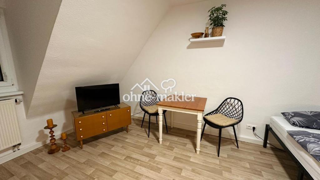 Helle 2-Zi.-Dachgeschosswohnung mit Einbauküche - Foto 3