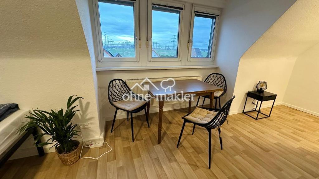 Helle 2-Zi.-Dachgeschosswohnung mit Einbauküche - Foto 1