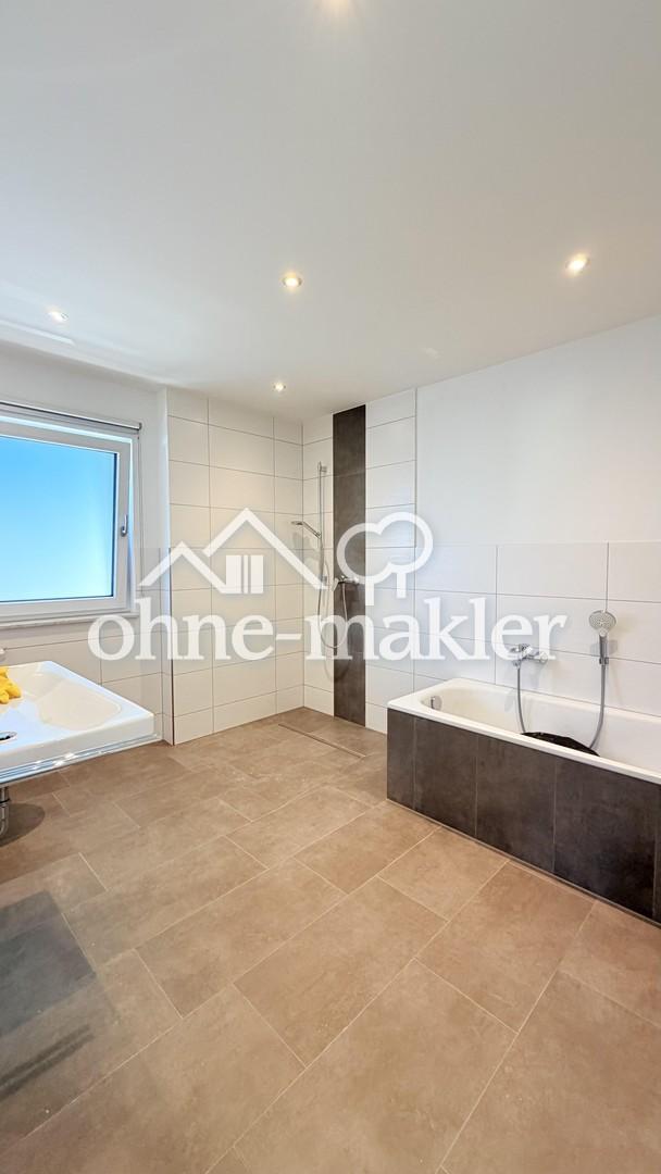 helle 3 Zi.-Wo 1. OG mit Balkon und EBK - Foto 2