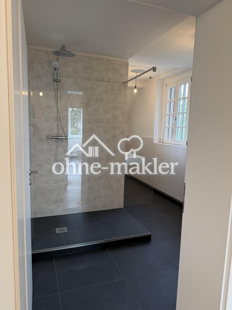 Wohnen im Denkmal: frisch sanierte 143-m²-Dachgeschosswohnung mit Haus-im-Haus-Charakter - Photo 2