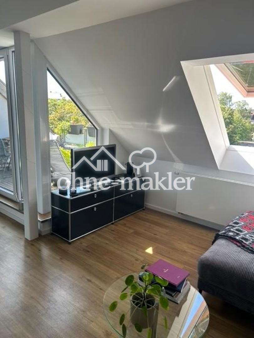 Helle, modernisierte 2-Zimmer-Dachgeschosswohnung mit Dachterrasse in Hannover – List - Photo 1