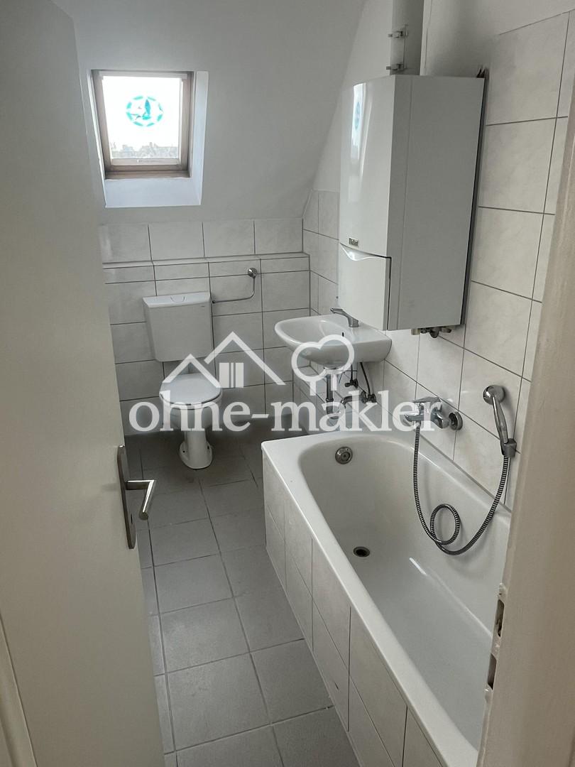 Renovierte helle Dachgeschosswohnung - Foto 2
