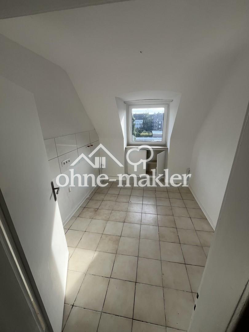 Renovierte helle Dachgeschosswohnung - Foto 1