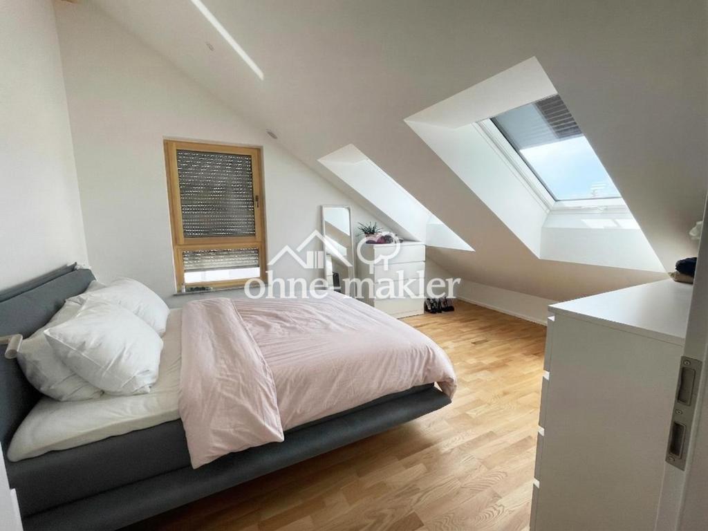 Lichtdurchflutete Dachgeschosswohnung mit Top-Ausstattung und weitem Ausblick - Photo 3