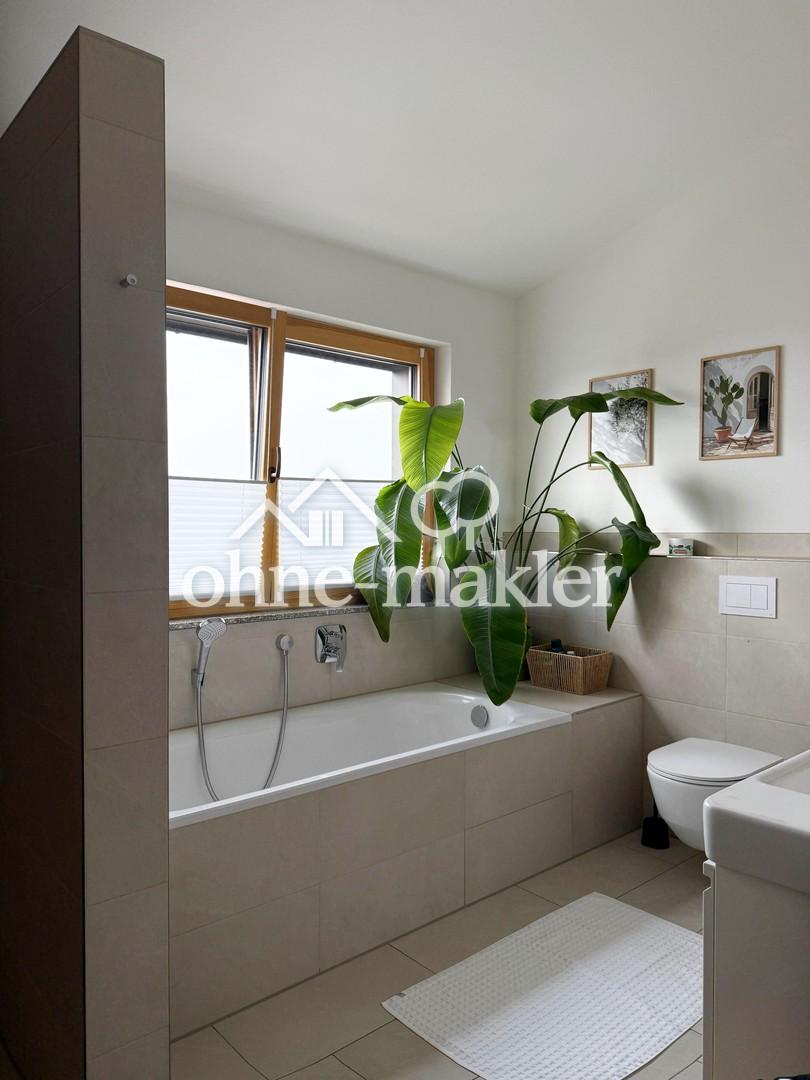 Lichtdurchflutete Dachgeschosswohnung mit Top-Ausstattung und weitem Ausblick - Photo 4