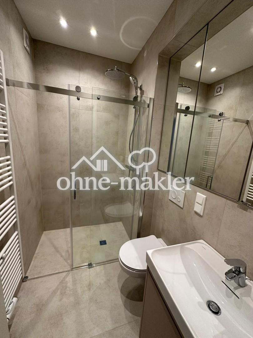 Neuwertig kernsanierte 2-Zimmer-Wohnung mit Balkon, Designer-Küche & Ankleide in Westend - Foto 5