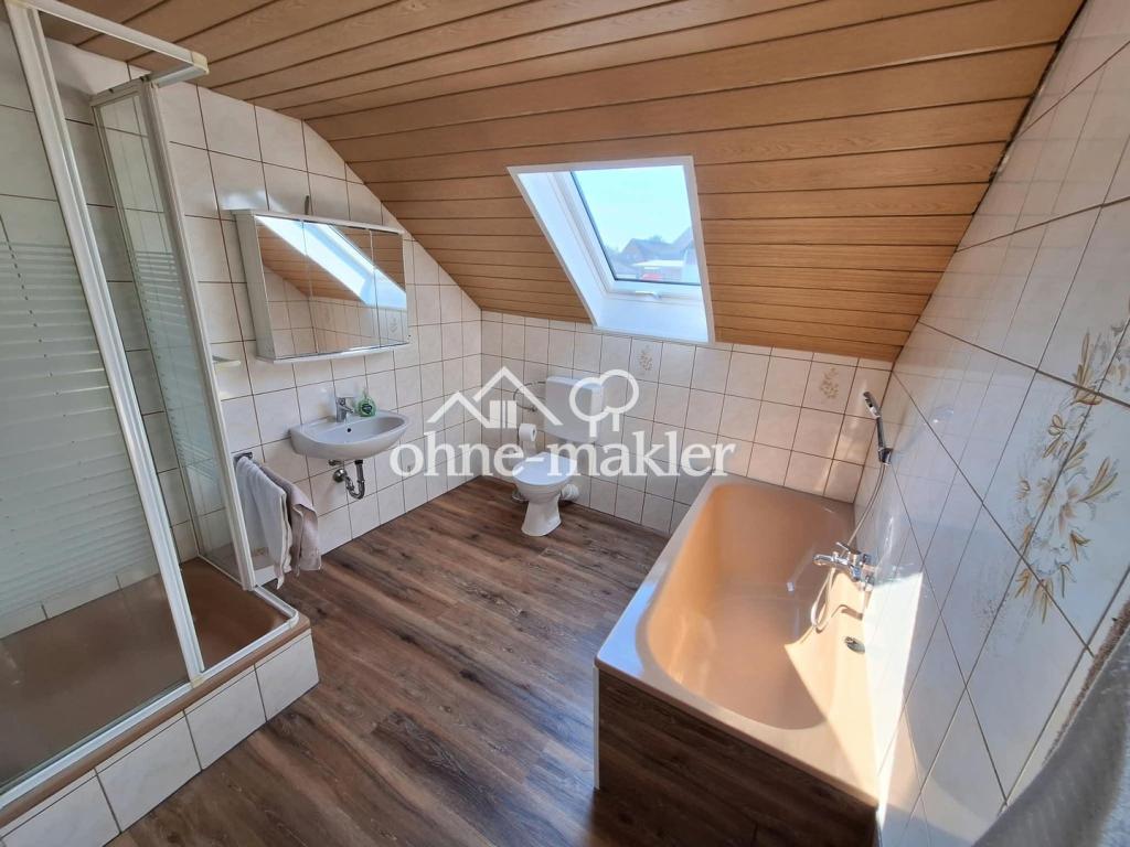 Helle 3-Zimmer-Dachgeschosswohnung mit neuer Einbauküche, Vollbad und Gäste-WC in Neuberg - Foto 4