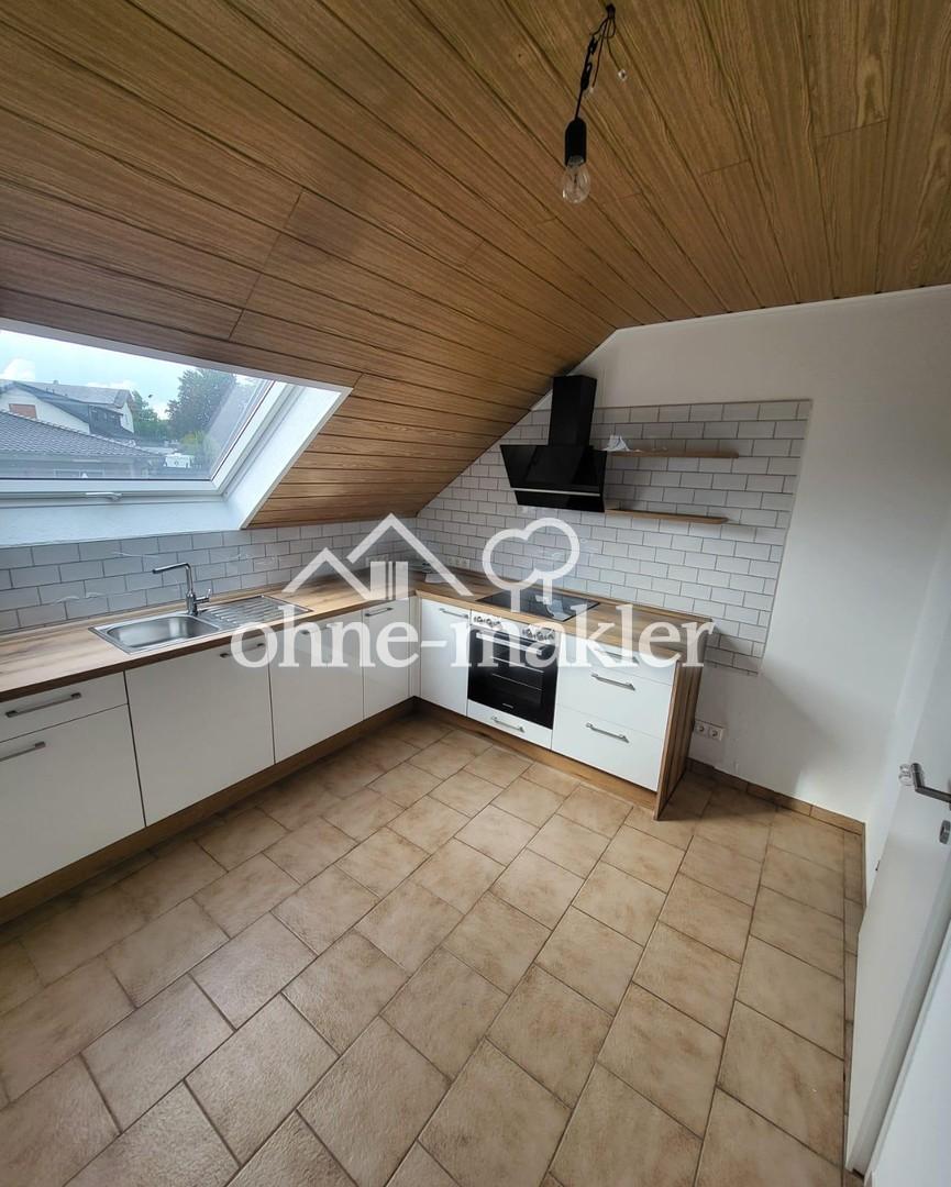 Helle 3-Zimmer-Dachgeschosswohnung mit neuer Einbauküche, Vollbad und Gäste-WC in Neuberg - Foto 2