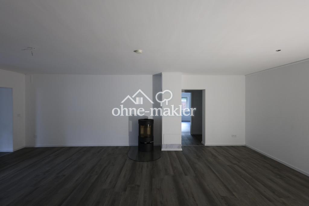 Kernsanierte 4-Zimmer-Wohnung mit eigenem Eingang, Kaminofen und großer Terrasse - Photo 1