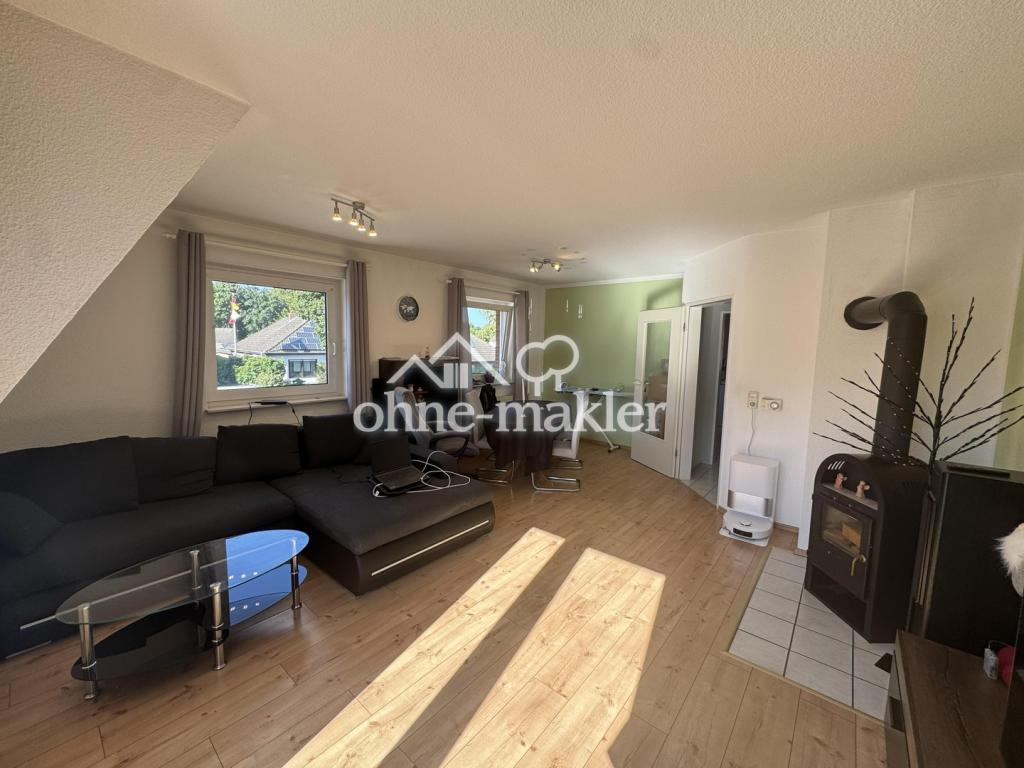 Von Privat, für junge Leute, 3 ZKB, EBK, HWR, Balkon, Kaminofen, Waschtrockner, Carport mit AR - Photo 2