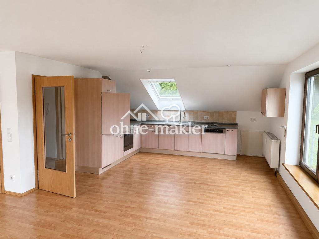 Großzügige 3-Zimmer Dachgeschoss Wohnung mit eigenem Gartenanteil in traumhafter Waldrandlage - Photo 2