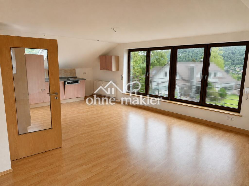Großzügige 3-Zimmer Dachgeschoss Wohnung mit eigenem Gartenanteil in traumhafter Waldrandlage - Photo 1