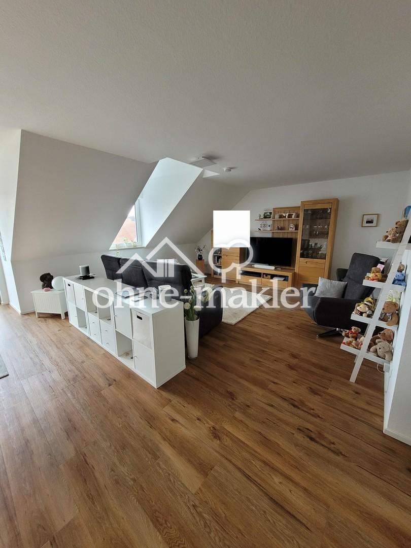 Attraktive 3-Zimmer-DG-Wohnung mit EBK und Balkon - Photo 1