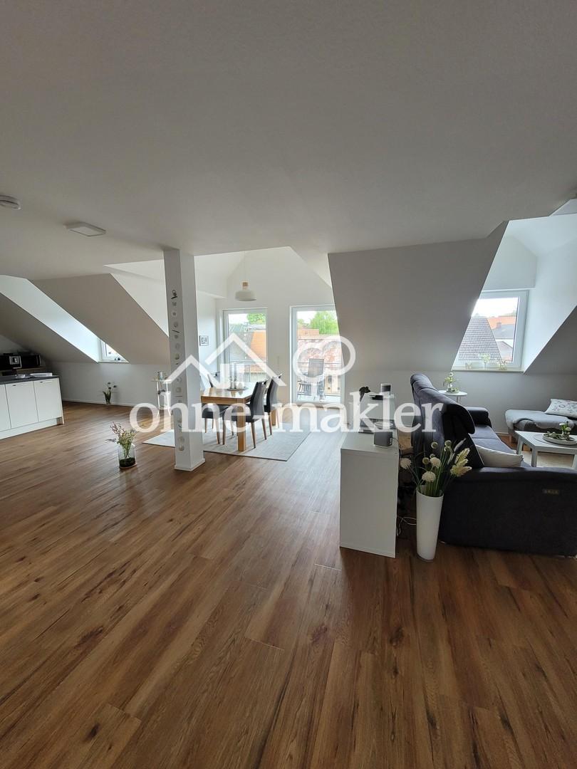 Attraktive 3-Zimmer-DG-Wohnung mit EBK und Balkon - Photo 2