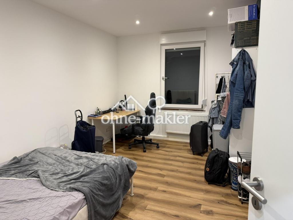 Möbliertes, renoviertes WG-Zimmer in 4er-WG mit Balkon! - Foto 1