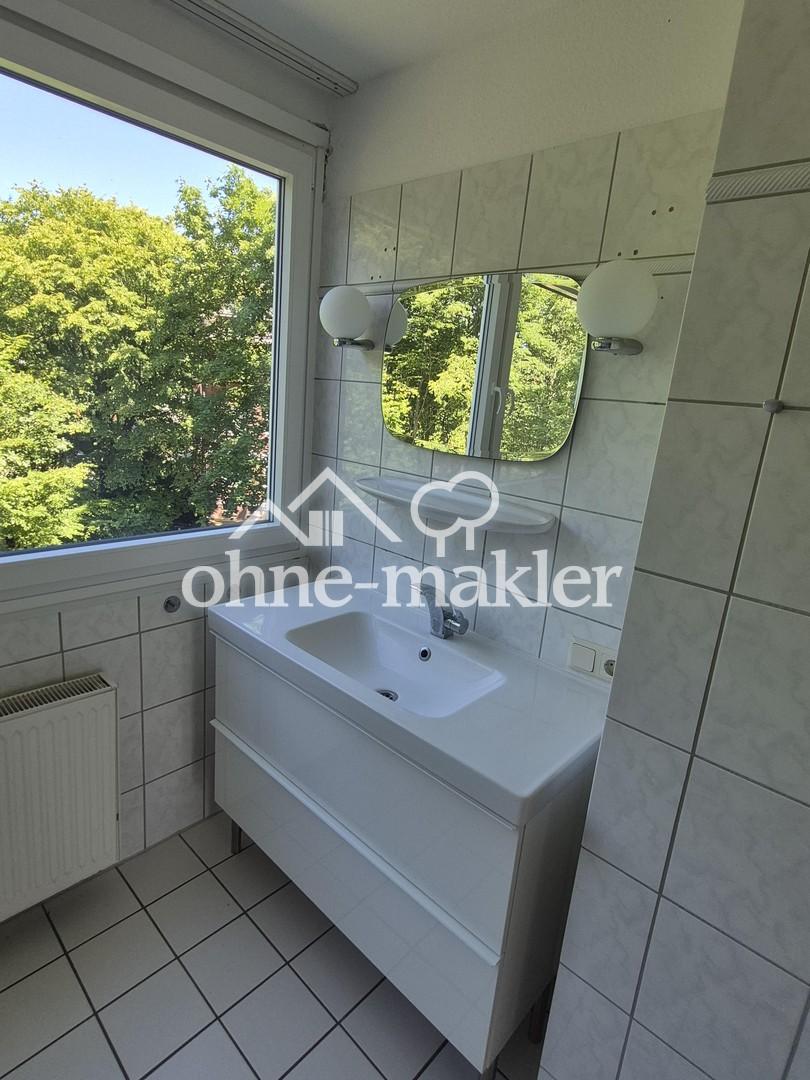 Helle Dachgeschosswohnung mit Küchenbalkon - Photo 3