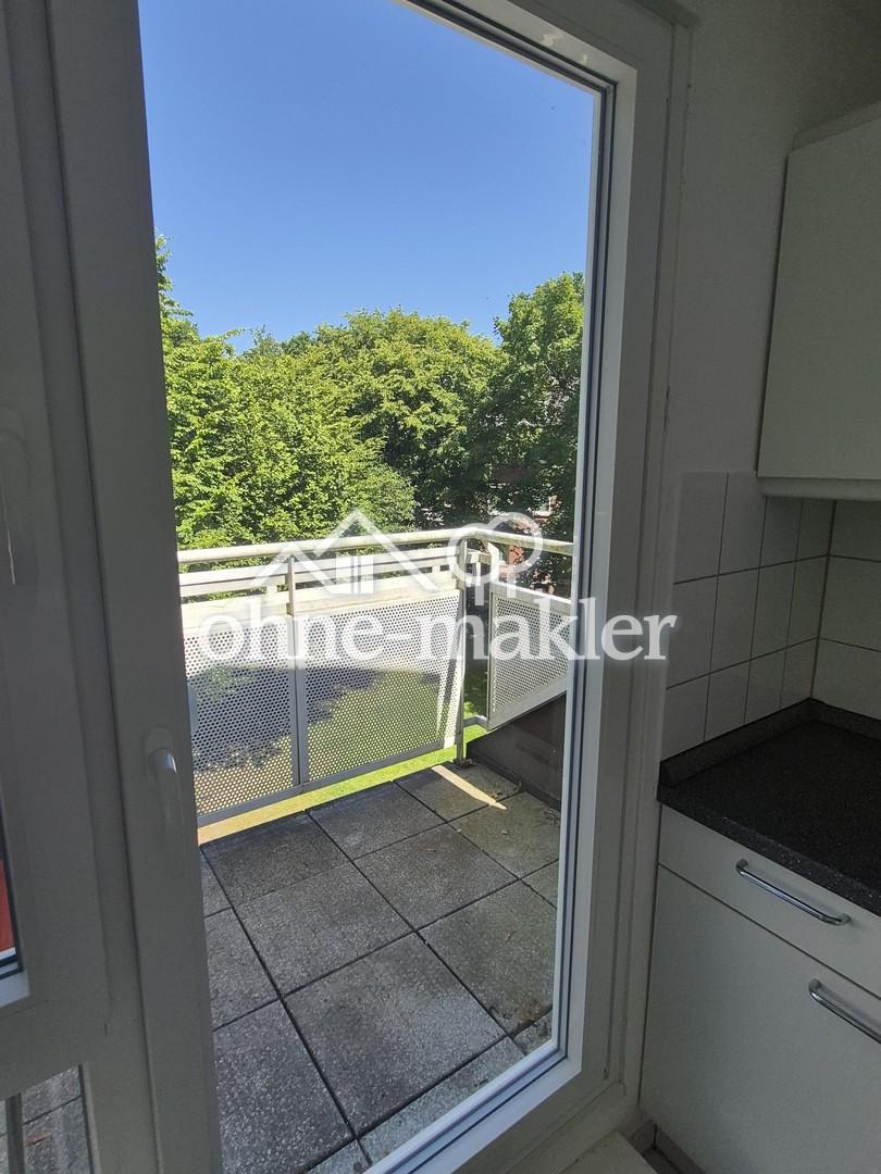 Helle Dachgeschosswohnung mit Küchenbalkon - Photo 4